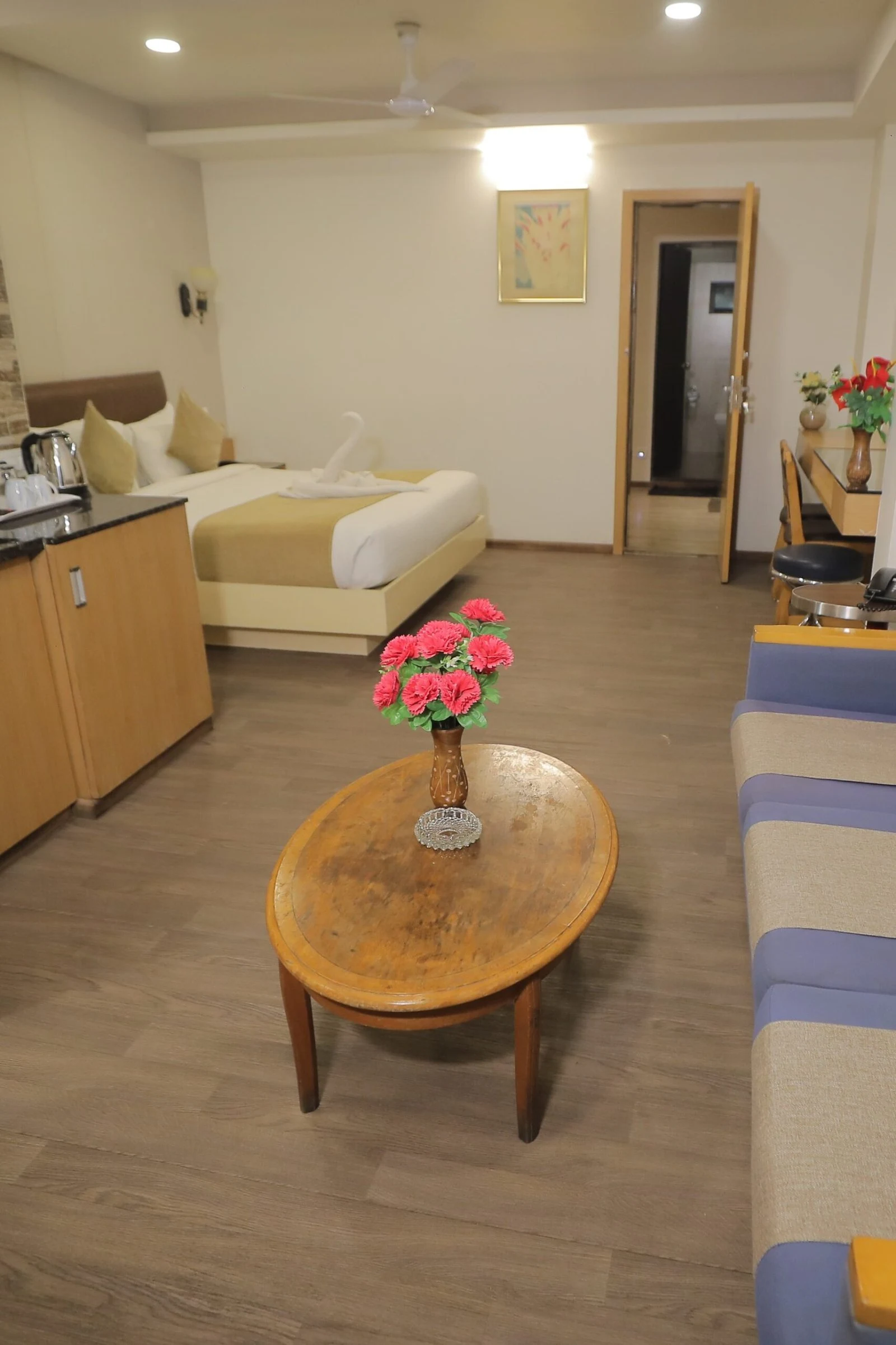 Suite 4 Pax Master Seating & Bed